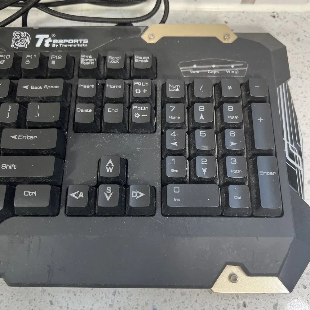 Tt Esports Keyboard Model‎ KB-CMC-PLBL Gold And Black Missing Foot